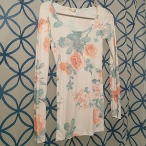 Scoop neck floral long sleeve shirt